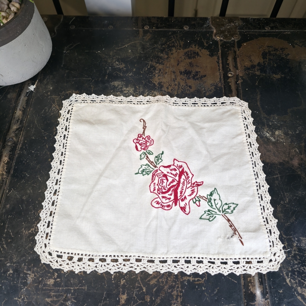 Vintage Hand Embroidered Rose Linen Mat Crochet Edge Red Green 10.5" Square